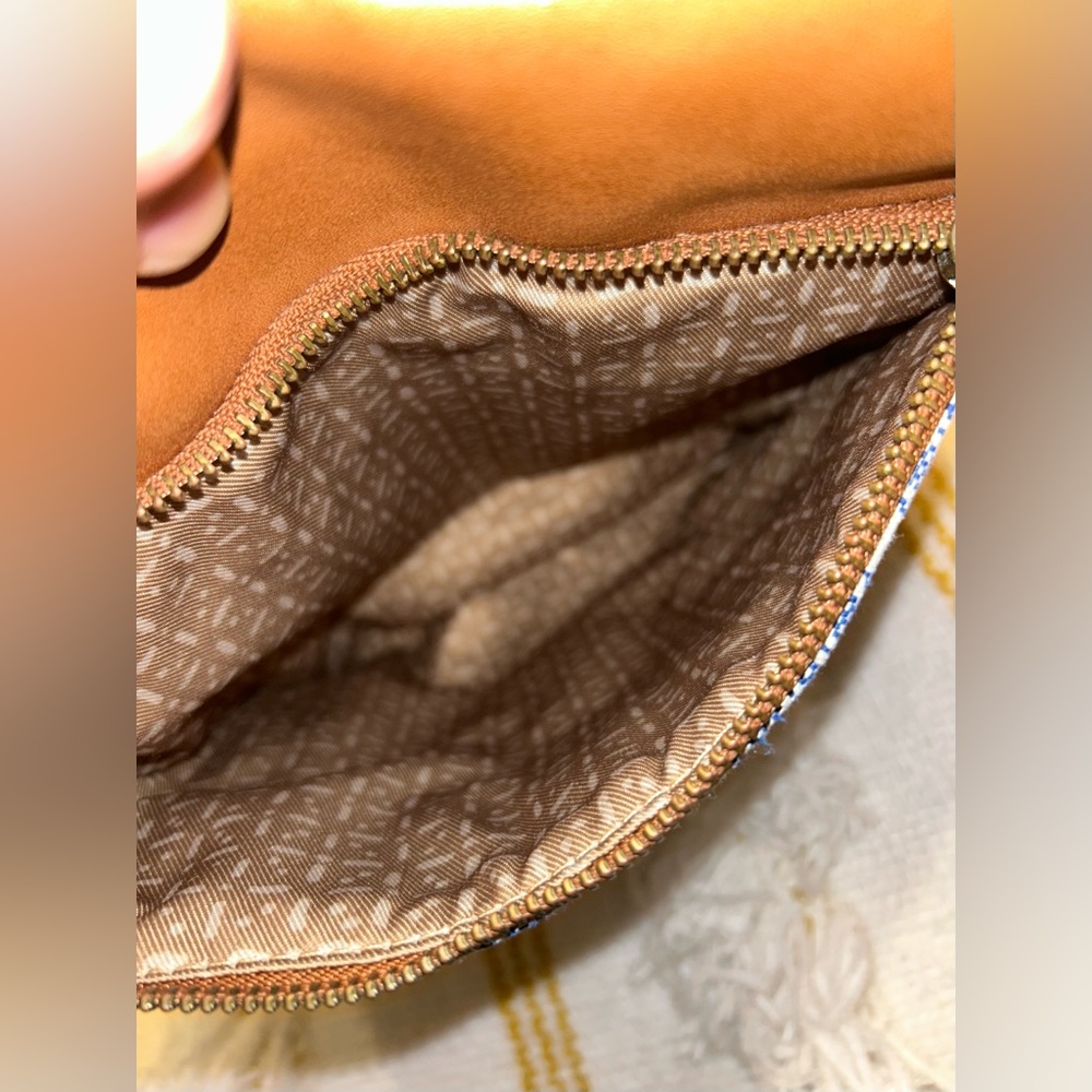 Lucky Brand Genuine Leather Tyna Crossbody - Picture 6 of 8